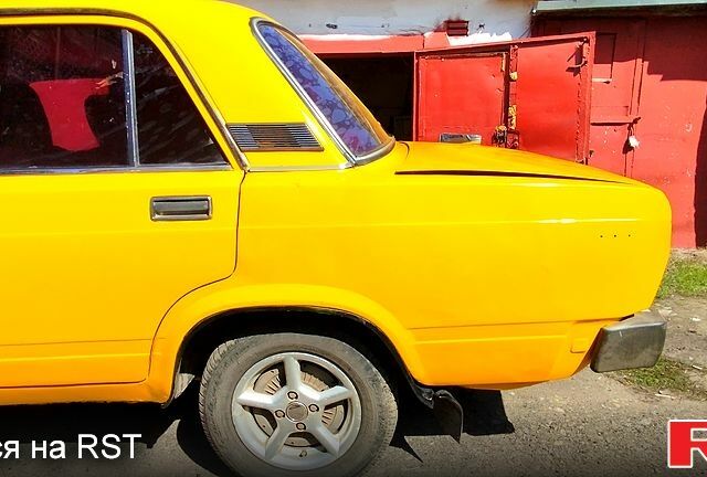 Желтый ВАЗ 2105, объемом двигателя 13 л и пробегом 720 тыс. км за 1350 $, фото 6 на Automoto.ua
