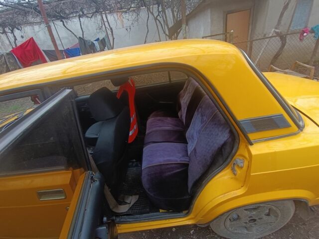 ВАЗ 2105 1983 в Ужгороде на Automoto.ua Желтый ВАЗ 2105, объемом двигателя 1.5 л и пробегом 80 тыс. км за 650 $, фото 7 на Automoto.ua