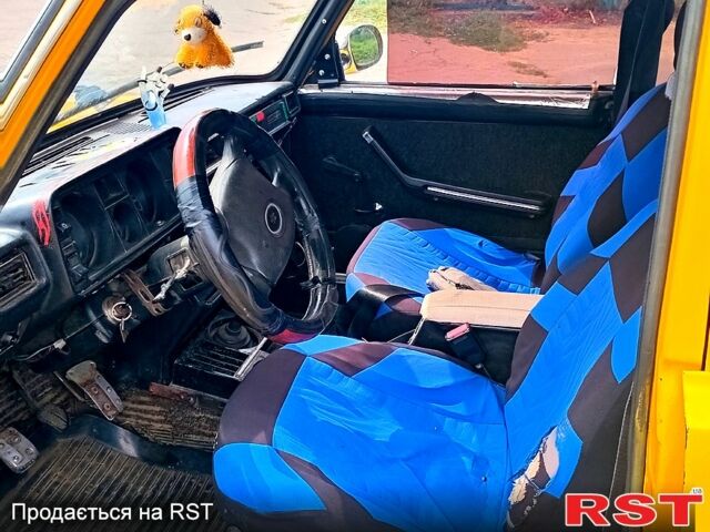 Желтый ВАЗ 2105, объемом двигателя 1.2 л и пробегом 0 тыс. км за 520 $, фото 4 на Automoto.ua
