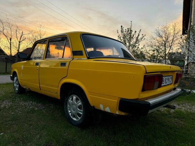 Желтый ВАЗ 2105, объемом двигателя 1.3 л и пробегом 100 тыс. км за 450 $, фото 3 на Automoto.ua