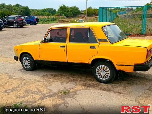 Желтый ВАЗ 2105, объемом двигателя 1.2 л и пробегом 0 тыс. км за 520 $, фото 5 на Automoto.ua