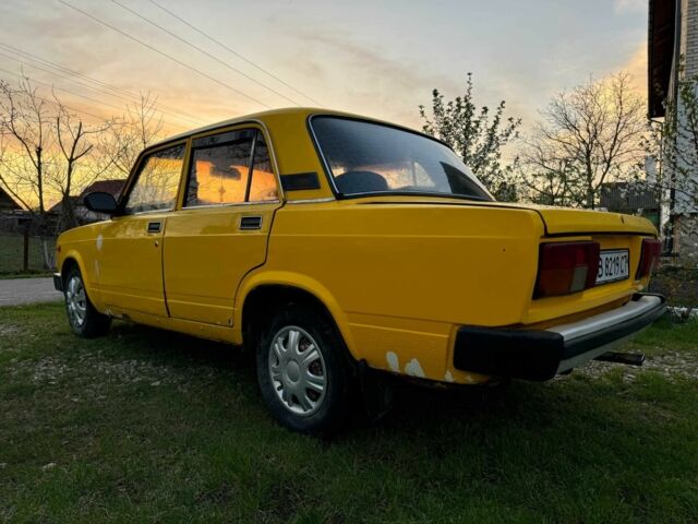 Желтый ВАЗ 2105, объемом двигателя 1.3 л и пробегом 100 тыс. км за 450 $, фото 4 на Automoto.ua
