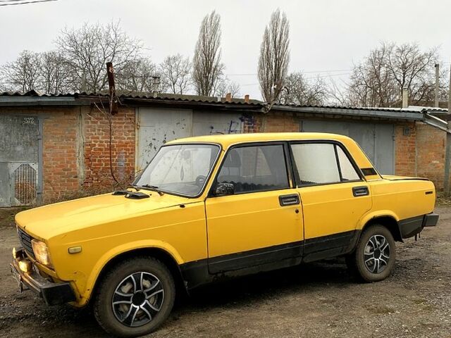 Желтый ВАЗ 2105, объемом двигателя 1.6 л и пробегом 0 тыс. км за 450 $, фото 3 на Automoto.ua