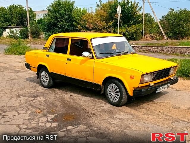 Желтый ВАЗ 2105, объемом двигателя 1.2 л и пробегом 0 тыс. км за 520 $, фото 1 на Automoto.ua