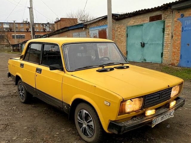 Желтый ВАЗ 2105, объемом двигателя 1.6 л и пробегом 0 тыс. км за 450 $, фото 4 на Automoto.ua