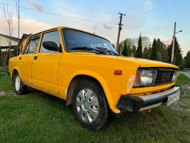 Желтый ВАЗ 2105, объемом двигателя 1.3 л и пробегом 100 тыс. км за 450 $, фото 2 на Automoto.ua
