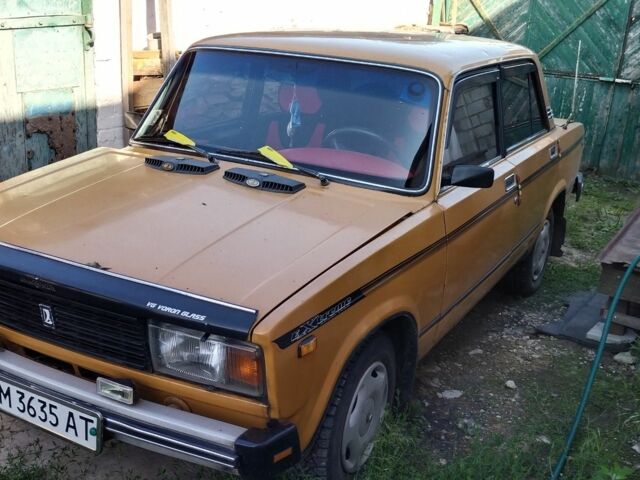 Желтый ВАЗ 2105, объемом двигателя 1.3 л и пробегом 300 тыс. км за 800 $, фото 3 на Automoto.ua