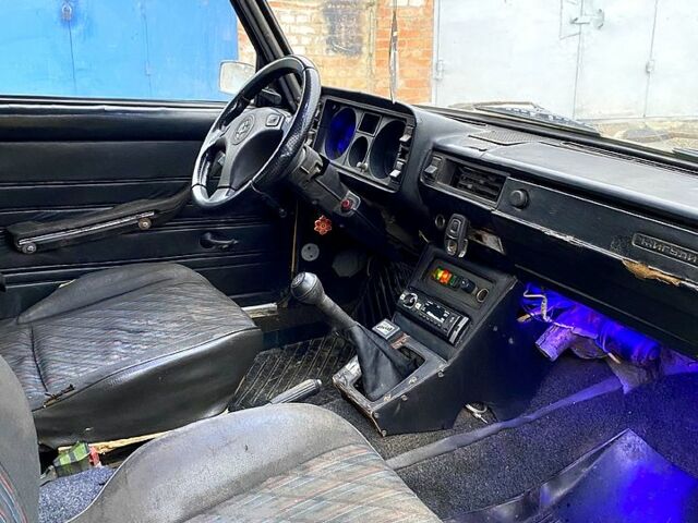 Желтый ВАЗ 2105, объемом двигателя 1.6 л и пробегом 0 тыс. км за 450 $, фото 6 на Automoto.ua