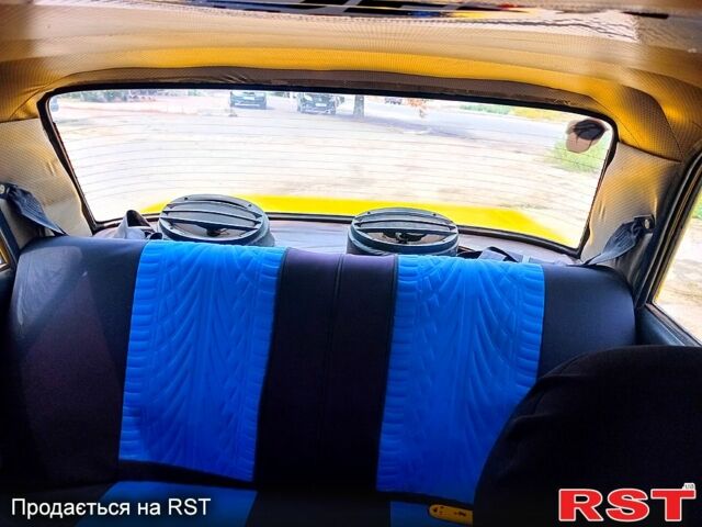 Желтый ВАЗ 2105, объемом двигателя 1.2 л и пробегом 0 тыс. км за 520 $, фото 3 на Automoto.ua