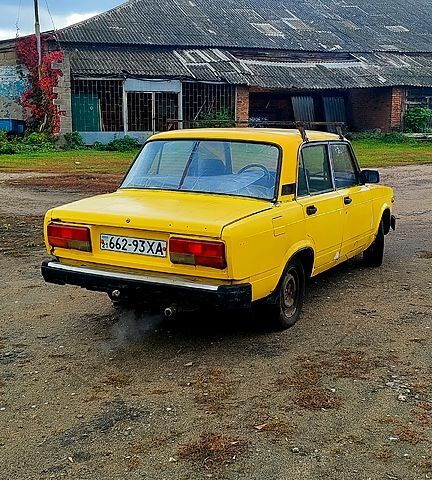 Желтый ВАЗ 2105, объемом двигателя 1.3 л и пробегом 777 тыс. км за 360 $, фото 2 на Automoto.ua
