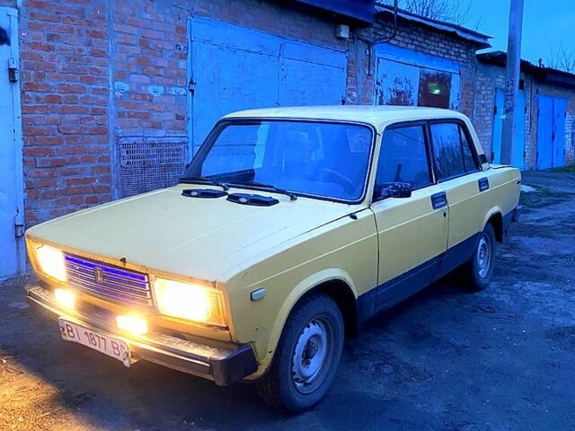 Желтый ВАЗ 2105, объемом двигателя 1.6 л и пробегом 0 тыс. км за 450 $, фото 11 на Automoto.ua