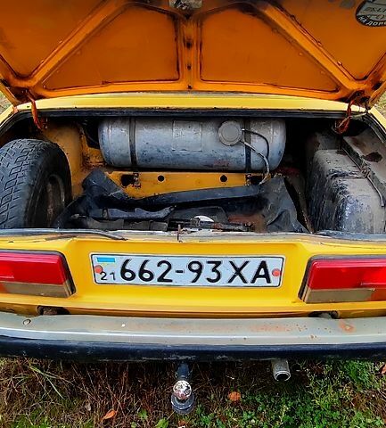 Желтый ВАЗ 2105, объемом двигателя 1.3 л и пробегом 777 тыс. км за 360 $, фото 5 на Automoto.ua