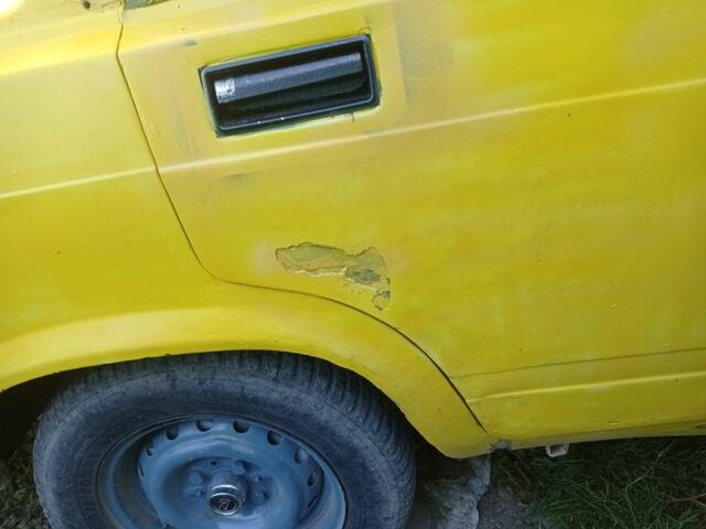 Желтый ВАЗ 2105, объемом двигателя 1.5 л и пробегом 546 тыс. км за 578 $, фото 2 на Automoto.ua