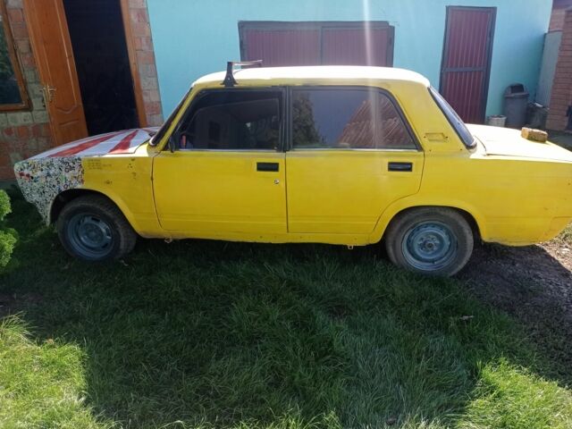 Желтый ВАЗ 2105, объемом двигателя 1.5 л и пробегом 546 тыс. км за 578 $, фото 4 на Automoto.ua
