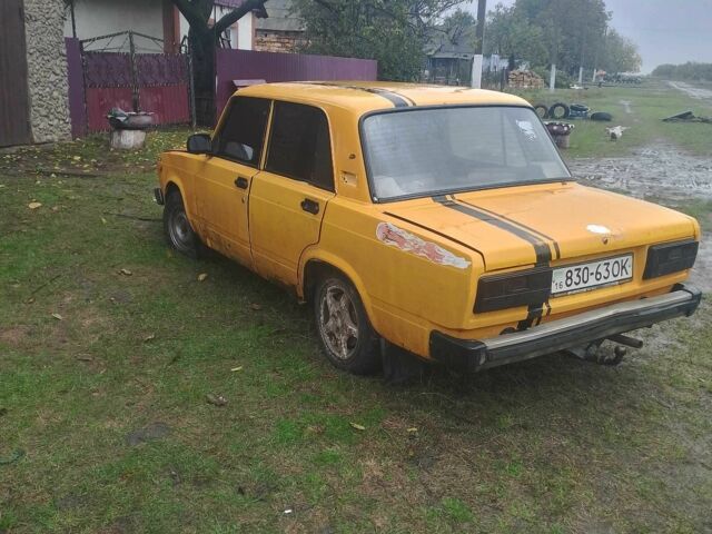Желтый ВАЗ 2105, объемом двигателя 1.3 л и пробегом 3 тыс. км за 403 $, фото 1 на Automoto.ua