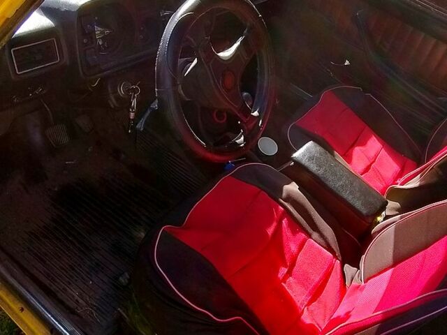 Желтый ВАЗ 2105, объемом двигателя 1.5 л и пробегом 0 тыс. км за 500 $, фото 3 на Automoto.ua