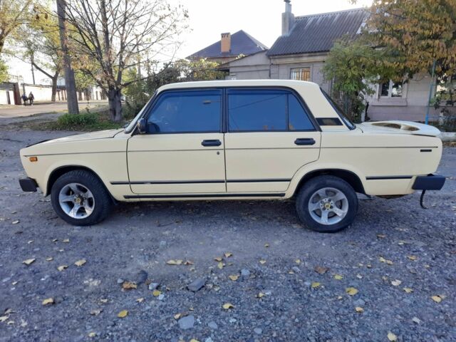 Желтый ВАЗ 2105, объемом двигателя 1.3 л и пробегом 250 тыс. км за 1100 $, фото 4 на Automoto.ua
