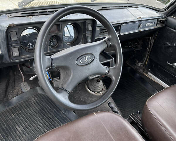 Желтый ВАЗ 2105, объемом двигателя 1.5 л и пробегом 200 тыс. км за 350 $, фото 9 на Automoto.ua