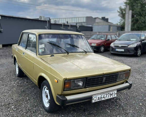 Желтый ВАЗ 2105, объемом двигателя 1.5 л и пробегом 200 тыс. км за 350 $, фото 3 на Automoto.ua