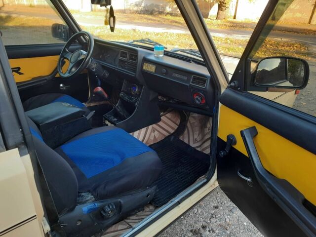 Желтый ВАЗ 2105, объемом двигателя 1.3 л и пробегом 250 тыс. км за 1100 $, фото 11 на Automoto.ua