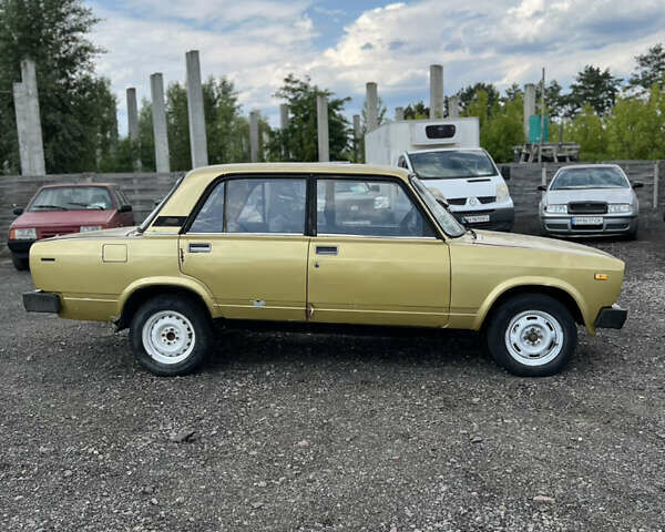 Желтый ВАЗ 2105, объемом двигателя 1.5 л и пробегом 200 тыс. км за 350 $, фото 4 на Automoto.ua
