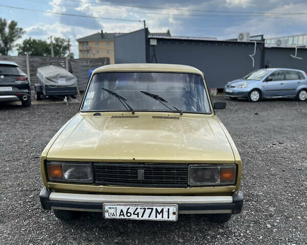 Желтый ВАЗ 2105, объемом двигателя 1.5 л и пробегом 200 тыс. км за 350 $, фото 2 на Automoto.ua