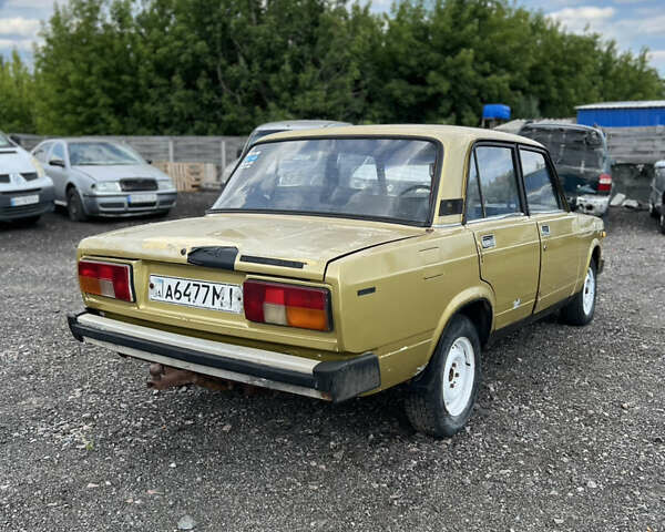 Желтый ВАЗ 2105, объемом двигателя 1.5 л и пробегом 200 тыс. км за 350 $, фото 5 на Automoto.ua