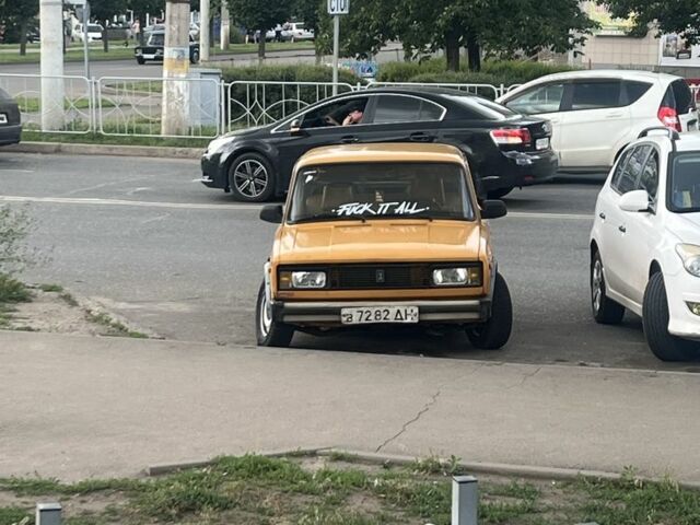Желтый ВАЗ 2105, объемом двигателя 1.7 л и пробегом 3 тыс. км за 553 $, фото 4 на Automoto.ua