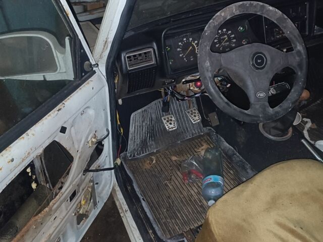 Сірий ВАЗ 2105, об'ємом двигуна 0 л та пробігом 150 тис. км за 800 $, фото 5 на Automoto.ua