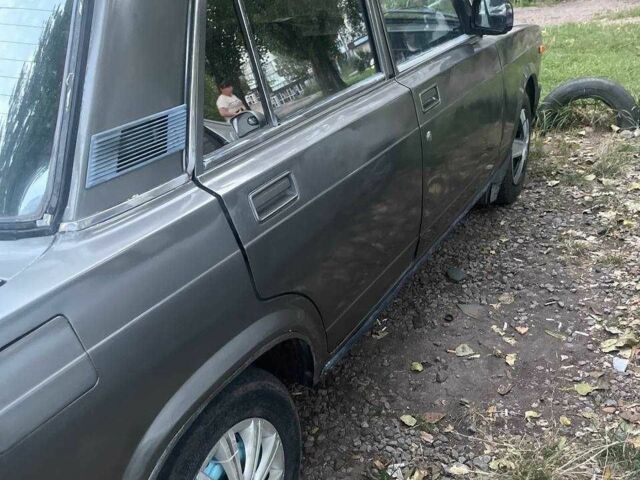 Серый ВАЗ 2105, объемом двигателя 0 л и пробегом 300 тыс. км за 700 $, фото 2 на Automoto.ua