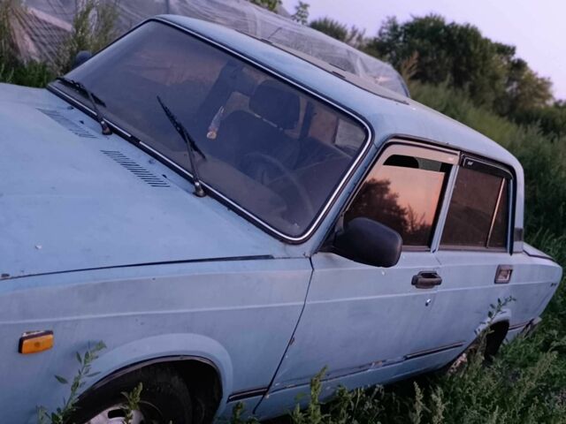 Синий ВАЗ 2105, объемом двигателя 1.5 л и пробегом 3 тыс. км за 728 $, фото 3 на Automoto.ua