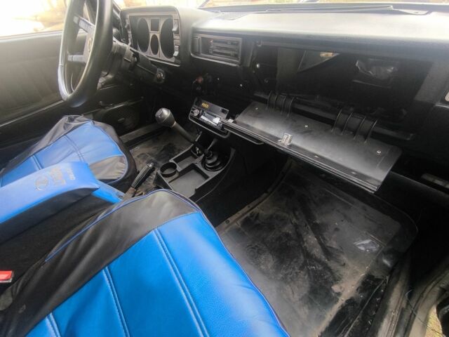 Синий ВАЗ 2105, объемом двигателя 1.5 л и пробегом 100 тыс. км за 597 $, фото 5 на Automoto.ua