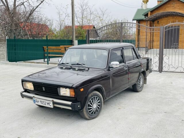 Синий ВАЗ 2105, объемом двигателя 1.5 л и пробегом 179 тыс. км за 954 $, фото 2 на Automoto.ua