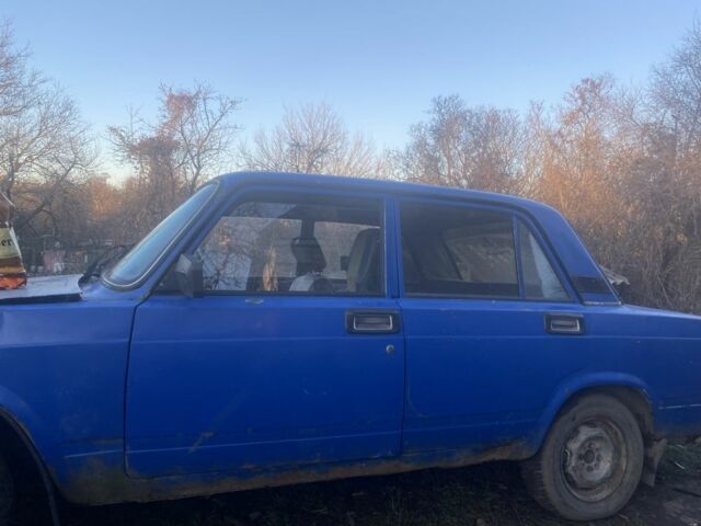 Синий ВАЗ 2105, объемом двигателя 0 л и пробегом 300 тыс. км за 332 $, фото 4 на Automoto.ua