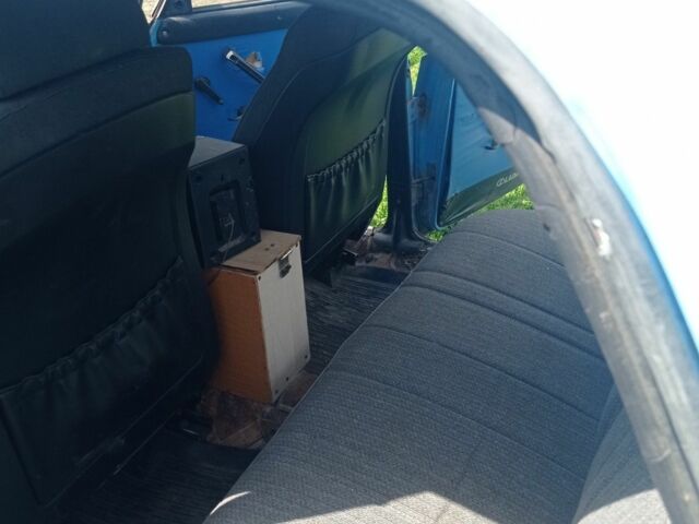 Синий ВАЗ 2105, объемом двигателя 5 л и пробегом 356 тыс. км за 14000 $, фото 5 на Automoto.ua