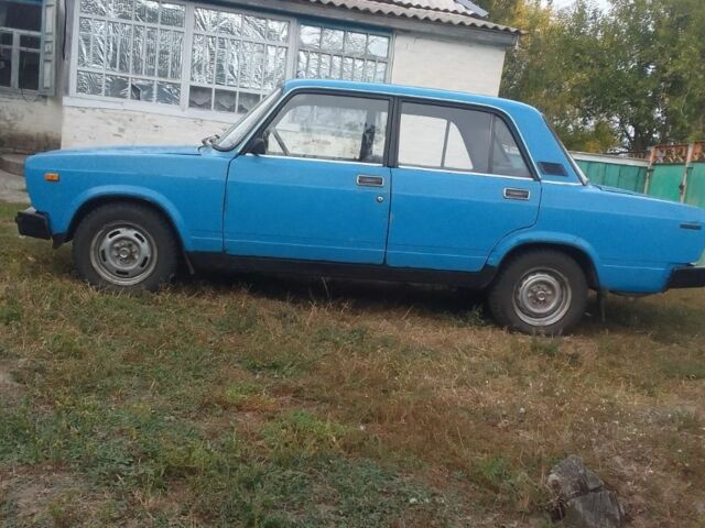 Синий ВАЗ 2105, объемом двигателя 1.3 л и пробегом 130 тыс. км за 971 $, фото 3 на Automoto.ua