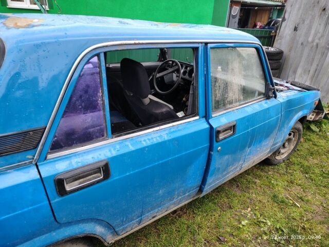 Синий ВАЗ 2105, объемом двигателя 1 л и пробегом 100 тыс. км за 120 $, фото 1 на Automoto.ua