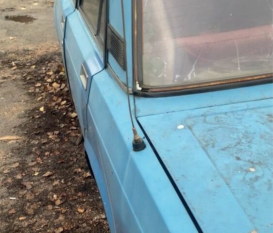 Синий ВАЗ 2105, объемом двигателя 1.5 л и пробегом 100 тыс. км за 321 $, фото 4 на Automoto.ua