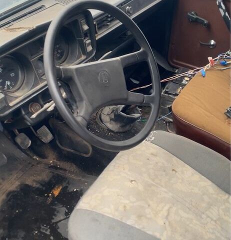 Синий ВАЗ 2105, объемом двигателя 1.5 л и пробегом 100 тыс. км за 321 $, фото 5 на Automoto.ua