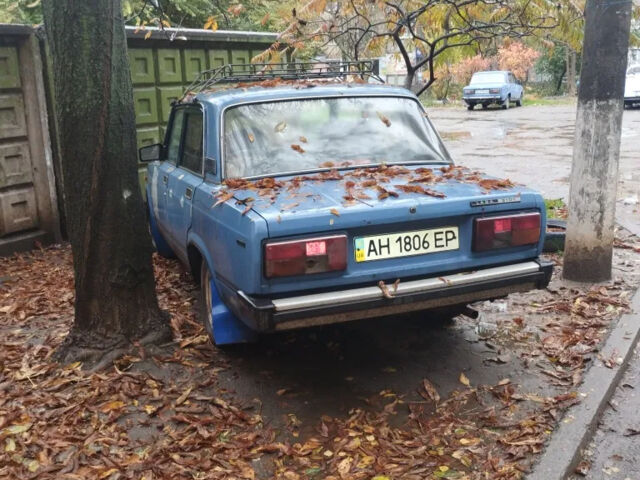Синий ВАЗ 2105, объемом двигателя 1.5 л и пробегом 300 тыс. км за 476 $, фото 2 на Automoto.ua