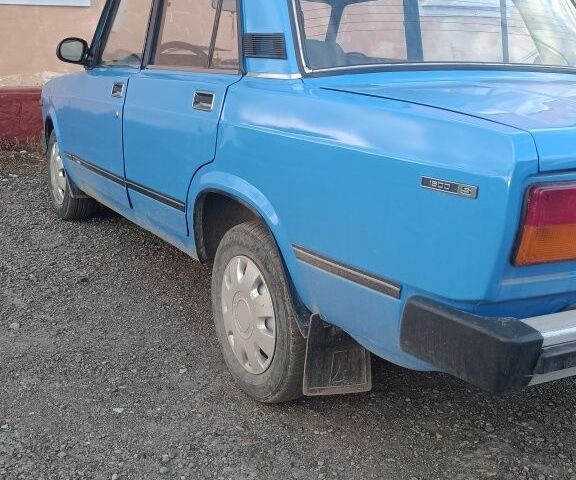 Синий ВАЗ 2105, объемом двигателя 1.2 л и пробегом 350 тыс. км за 300 $, фото 2 на Automoto.ua