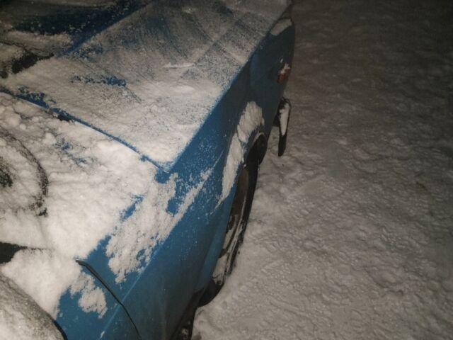 Синий ВАЗ 2105, объемом двигателя 1 л и пробегом 600 тыс. км за 332 $, фото 1 на Automoto.ua