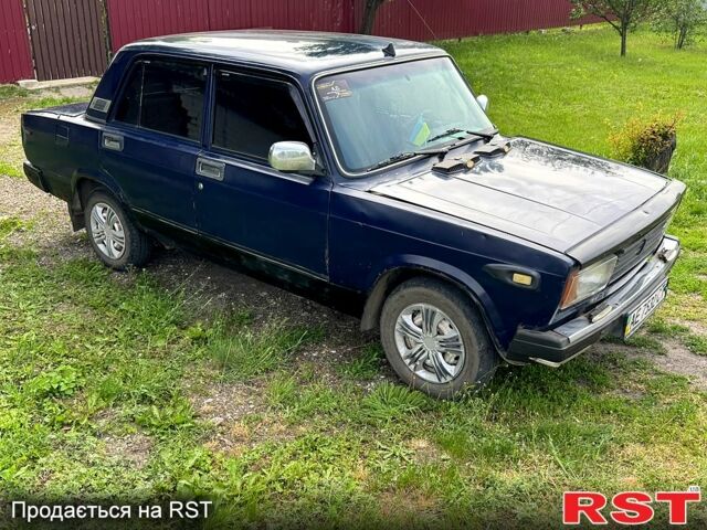 Синий ВАЗ 2105, объемом двигателя 1.5 л и пробегом 425 тыс. км за 450 $, фото 3 на Automoto.ua