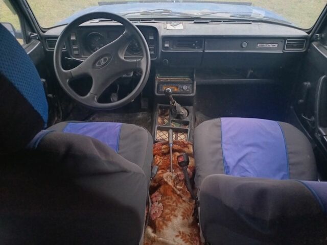 Синий ВАЗ 2105, объемом двигателя 1.5 л и пробегом 150 тыс. км за 368 $, фото 4 на Automoto.ua