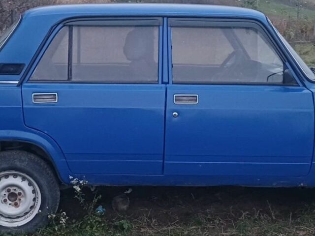 Синий ВАЗ 2105, объемом двигателя 1.5 л и пробегом 150 тыс. км за 368 $, фото 3 на Automoto.ua
