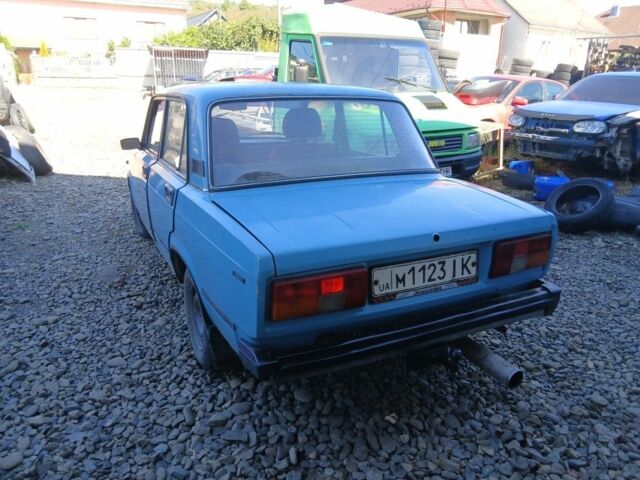 Синий ВАЗ 2105, объемом двигателя 1.5 л и пробегом 300 тыс. км за 349 $, фото 3 на Automoto.ua