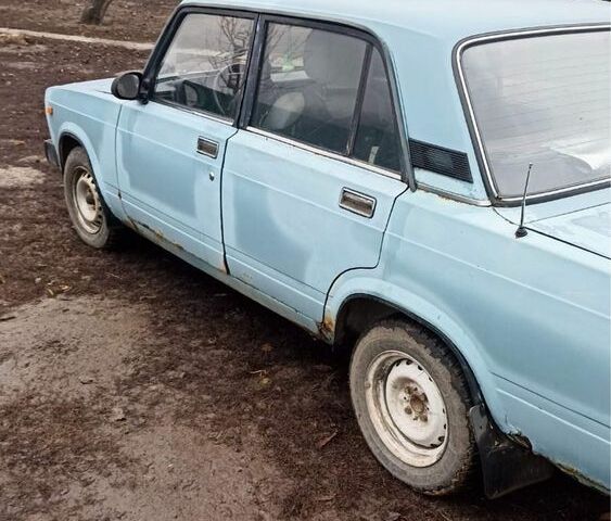 Синий ВАЗ 2105, объемом двигателя 1.3 л и пробегом 1000 тыс. км за 426 $, фото 2 на Automoto.ua