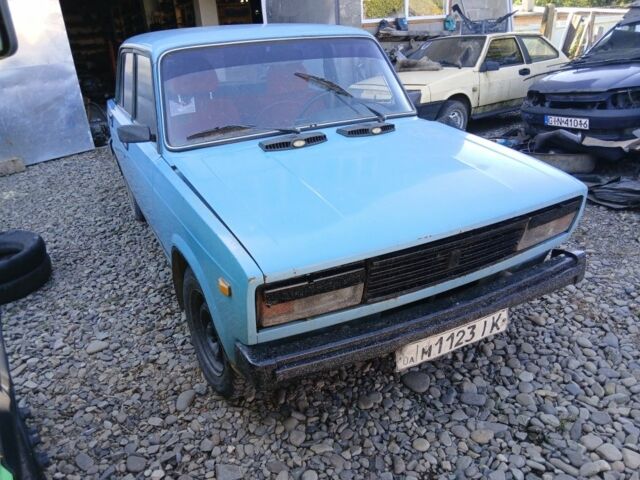 Синий ВАЗ 2105, объемом двигателя 1.5 л и пробегом 300 тыс. км за 349 $, фото 1 на Automoto.ua