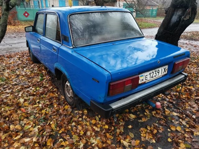 Синий ВАЗ 2105, объемом двигателя 1.5 л и пробегом 200 тыс. км за 450 $, фото 3 на Automoto.ua
