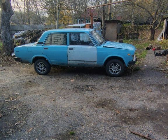 Синий ВАЗ 2105, объемом двигателя 1.5 л и пробегом 99 тыс. км за 357 $, фото 4 на Automoto.ua